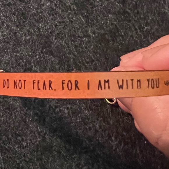 ✝️"Do not fear, for I am with you” Isaiah 41:10 Leather bracelet - Picture 3 of 10